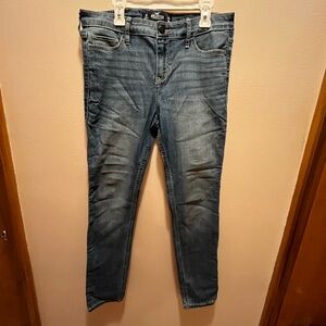 Like new. Hollister stretch skinny jeans. Smoke free home.